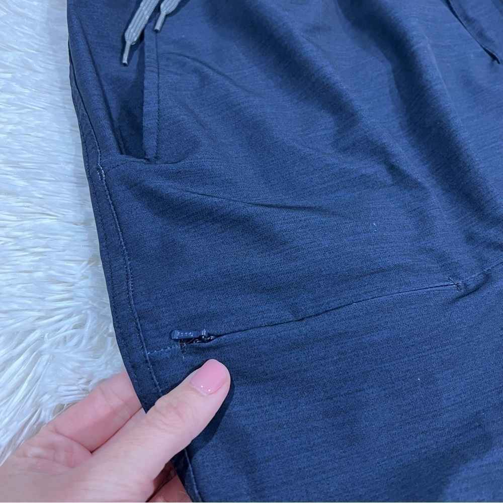 Columbia Omni shield Twisted Creek Mens Dark Blue shorts Large - Picture 10 of 15